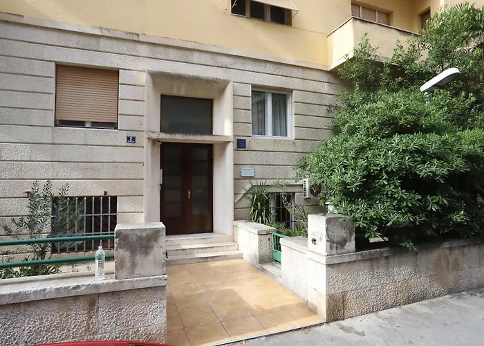 Santo Charming In Old Town Of 斯普利特